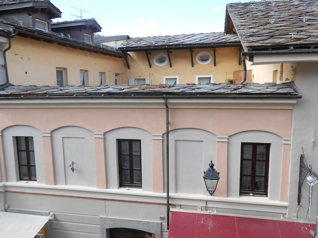 Casa De Giorgis Aparthotel Aosta Buitenkant foto